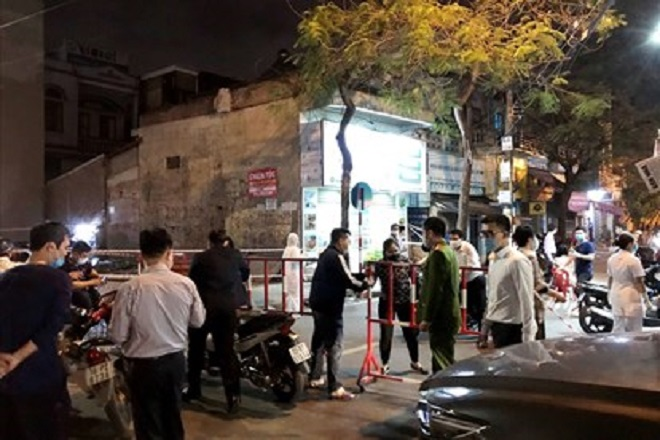 Hai mẹ con nhiễm SARS-CoV-2 khi sang Úc: Kết quả xét nghiệm 49 người liên quan - 1