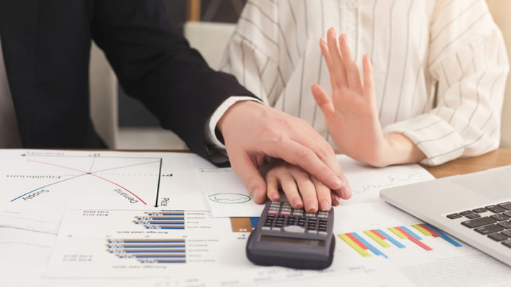 Nhắn tin tục tĩu quấy rối nữ đồng nghiệp, phải bồi thường 15 nghìn USD - 3