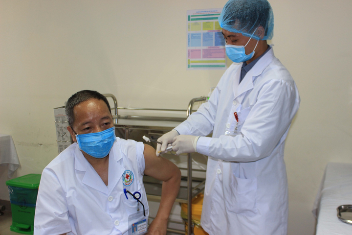 Ngày mai 12/3, Đà Nẵng tiêm vaccine COVID-19 cho cán bộ y tế - 2