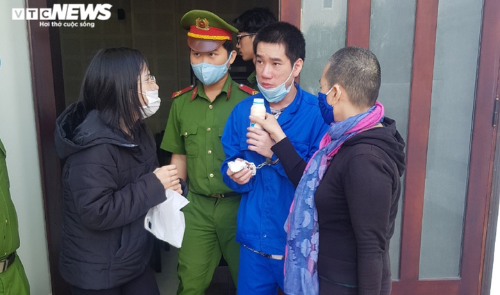 Tranh cãi chỗ đỗ xe, tài xế GrabCar đánh chết thợ cắt tóc - 1