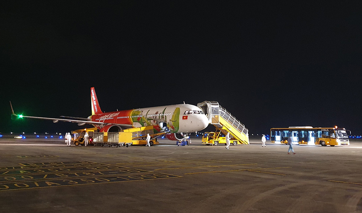 Vân Đồn đón 2 chuyến bay đưa công dân Việt Nam từ Nhật Bản về - 1