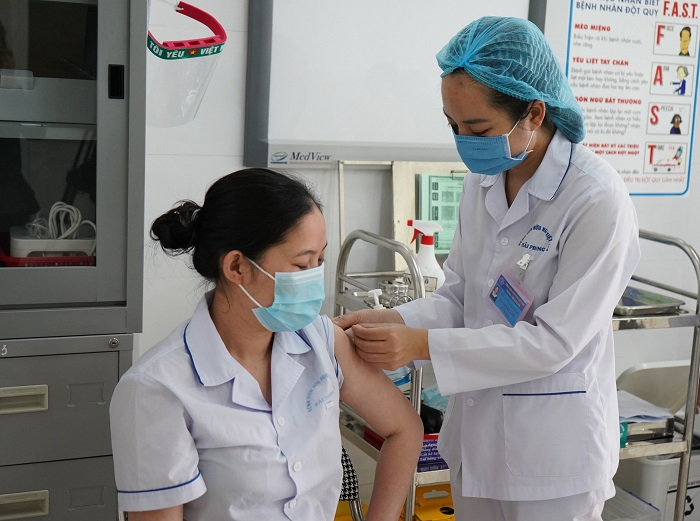 Hải Phòng có 3.515 người được tiêm vaccine COVID-19 đợt 1 - 1