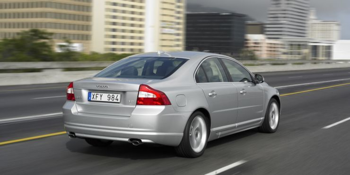 Xe siêu sang tại Mỹ giá rẻ giật mình, chỉ ngang ‘xe cỏ’ ở Việt Nam - 1