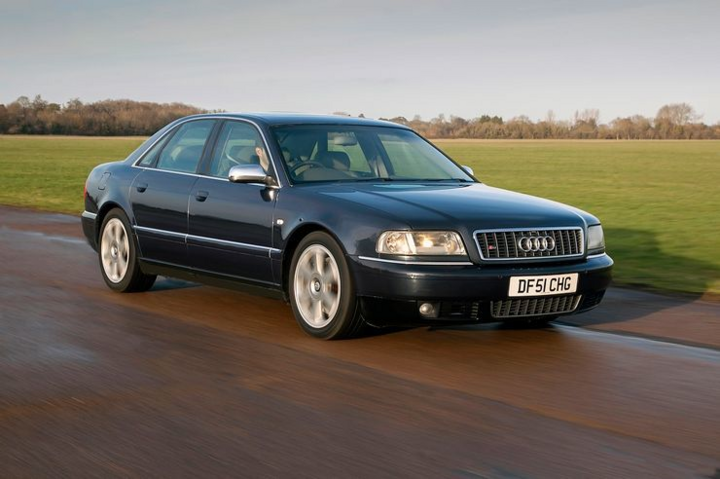 Xe siêu sang tại Mỹ giá rẻ giật mình, chỉ ngang ‘xe cỏ’ ở Việt Nam - 5