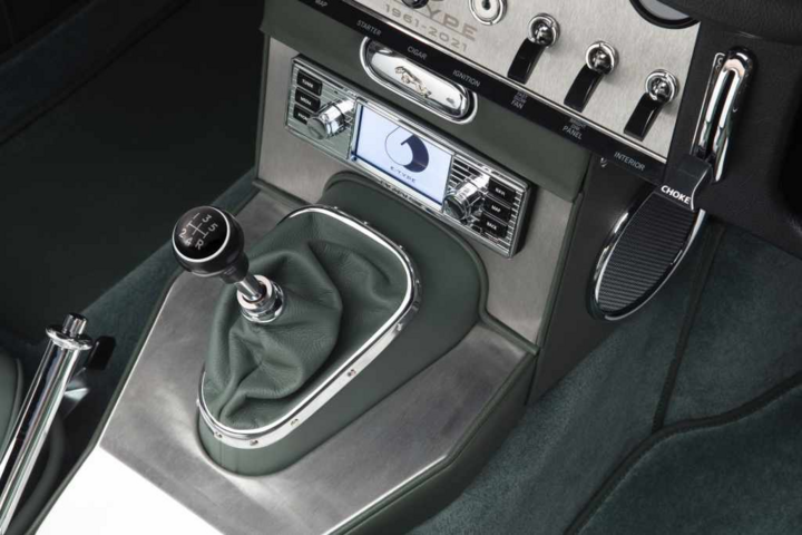 Hồi sinh xe cổ Jaguar E-Type sau 60 năm - 11
