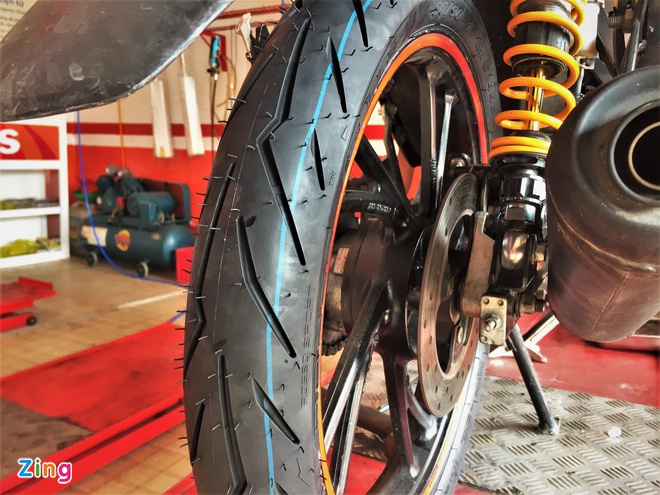 Dấu hiệu cảnh báo lốp xe máy cần được thay mới ảnh 2 Dấu hiệu cảnh báo lốp xe máy cần được thay mới - 2