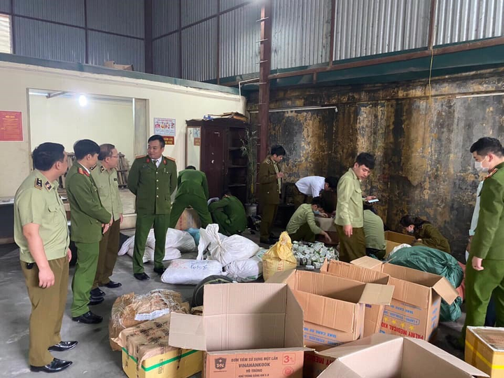 Phát hiện hàng nghìn lọ thuốc đông y nghi làm giả ở Hà Nam - 1