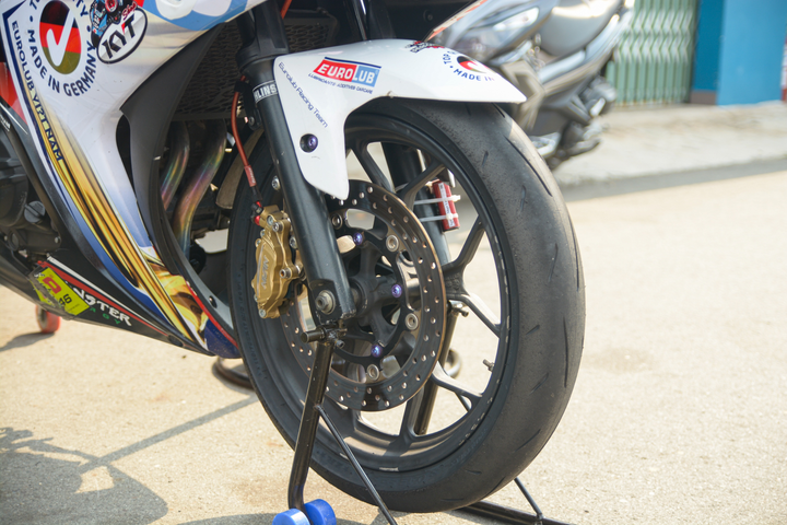 Dấu hiệu cảnh báo lốp xe máy cần được thay mới - 3