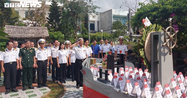 Xúc động lễ tưởng niệm 64 anh hùng hy sinh thân mình bảo vệ đảo Gạc Ma - 4