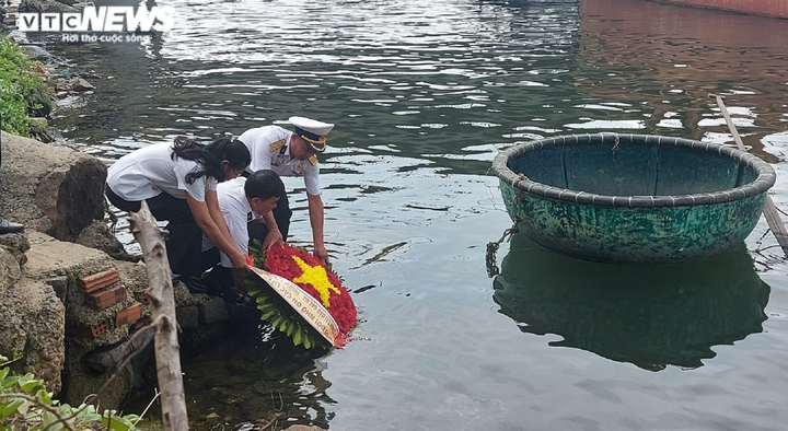 Xúc động lễ tưởng niệm 64 anh hùng hy sinh thân mình bảo vệ đảo Gạc Ma - 8