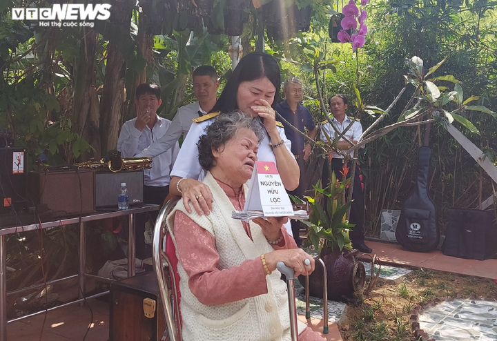 Xúc động lễ tưởng niệm 64 anh hùng hy sinh thân mình bảo vệ đảo Gạc Ma - 7