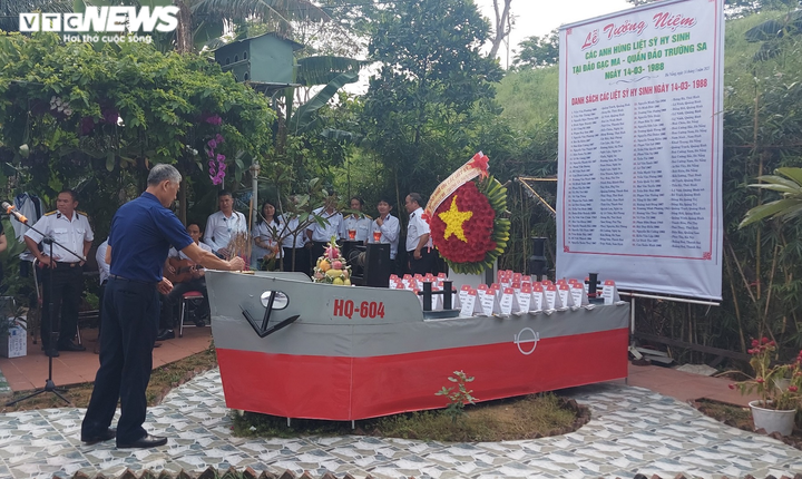 Xúc động lễ tưởng niệm 64 anh hùng hy sinh thân mình bảo vệ đảo Gạc Ma - 6