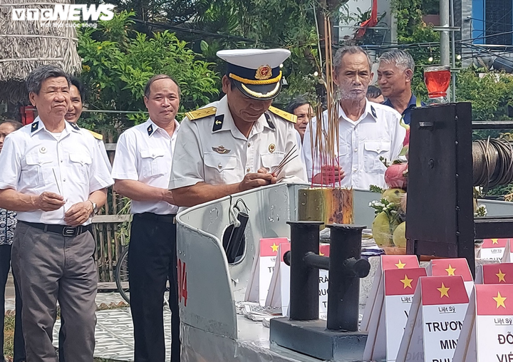 Xúc động lễ tưởng niệm 64 anh hùng hy sinh thân mình bảo vệ đảo Gạc Ma - 3