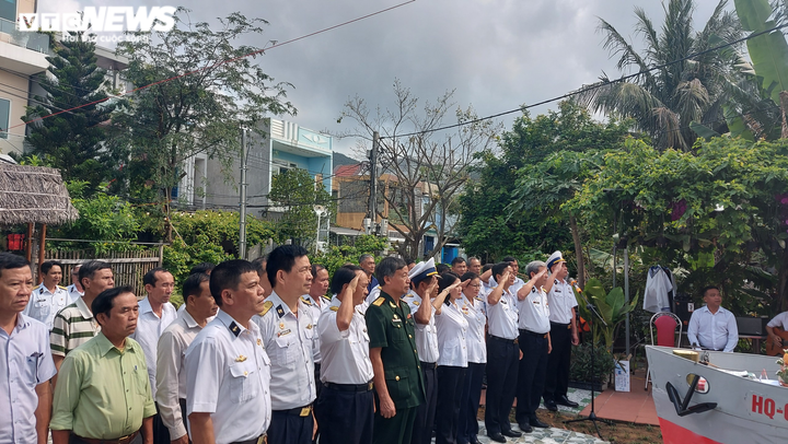 Xúc động lễ tưởng niệm 64 anh hùng hy sinh thân mình bảo vệ đảo Gạc Ma - 1
