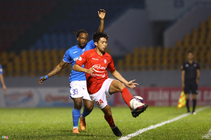 Lee Nguyễn bất lực, CLB TP.HCM thua sốc Than Quảng Ninh - 1