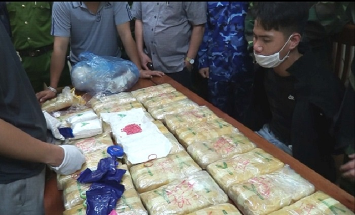 Bắt kẻ vận chuyển hơn 180.000 viên hồng phiến - 2