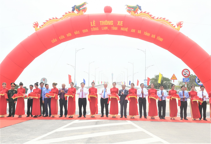 Thủ tướng cắt băng thông xe cầu Cửa Hội nối Nghệ An – Hà Tĩnh - 1