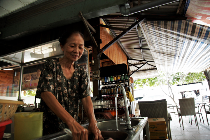 Quán cà phê tạo hình bằng cây si, không cần điều hoà vẫn mát rượi - 2