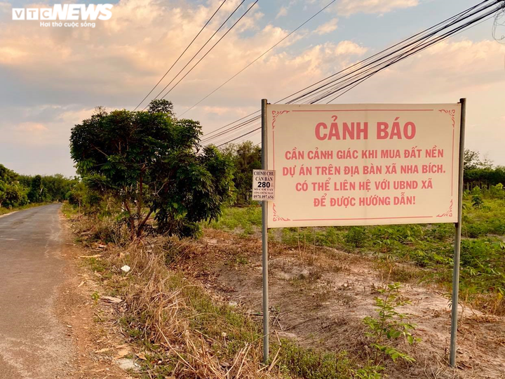 Hỗn tạp dự án BĐS không pháp lý, Bình Phước dựng biển cảnh báo khắp nơi - 1