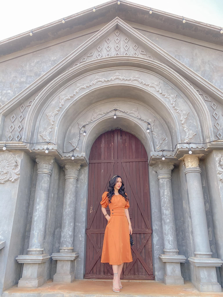 Nguyễn Hồng Boutique: Thương hiệu thời trang nữ dẫn đầu xu hướng - 2