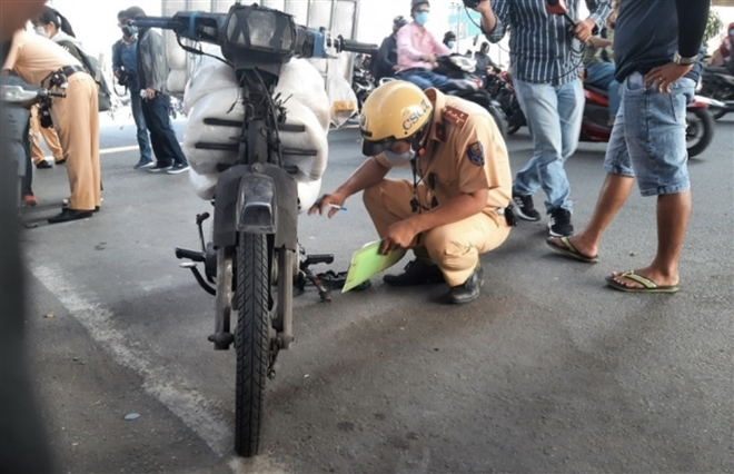 Ủng hộ tịch thu xe 'thây ma', nghèo không có nghĩa được quyền vi phạm pháp luật - 2