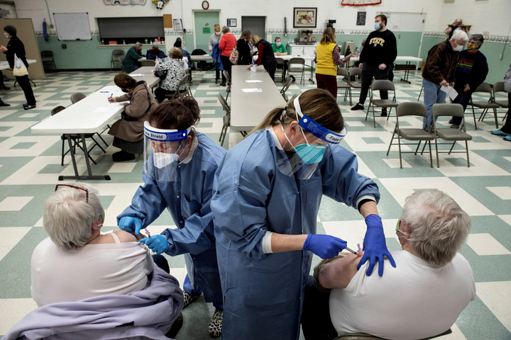 Người ủng hộ Trump ngáng đường chiến dịch tiêm vaccine của Tổng thống Joe Biden - 2