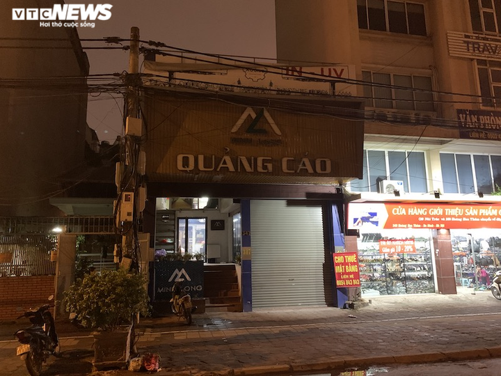 Hàng loạt cửa hàng khắp Hà Nội vẫn đóng cửa im ỉm, 'đắp chiếu' chờ khách thuê - 22