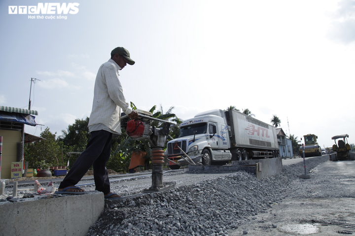 Ảnh: Gấp rút hoàn thành BOT tuyến tránh Cai Lậy để thu phí trở lại - 5