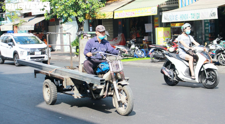 Ảnh: Xe ‘thây ma’ vẫn ngang nhiên tung hoành trên đường phố Sài Gòn - 7