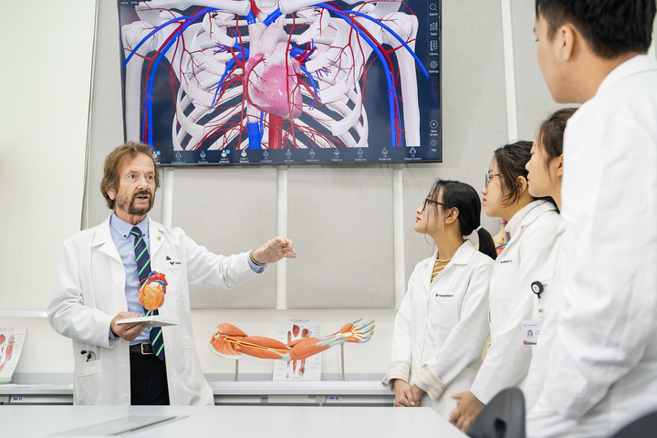 Điều dưỡng viên - 'Superman' đời thực và phần thưởng không mua được bằng tiền - 2