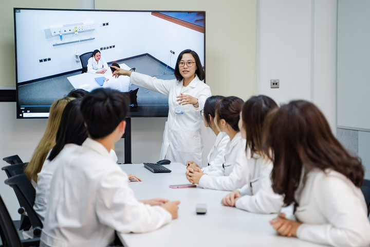 Điều dưỡng viên - 'Superman' đời thực và phần thưởng không mua được bằng tiền - 1