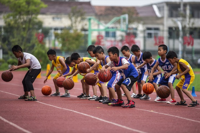 Đề xuất 'rèn nam tính' cho nam sinh gây tranh cãi ở Trung Quốc - 1