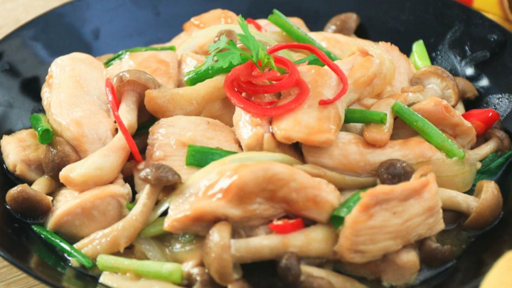 Món ngon mỗi ngày: Cách làm gà xào nấm - 1