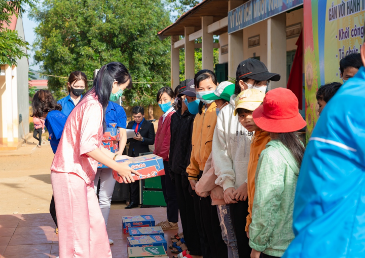 Biên tập viên Hoa Lài: Khát khao sẻ chia giá trị tích cực cho cộng đồng - 2