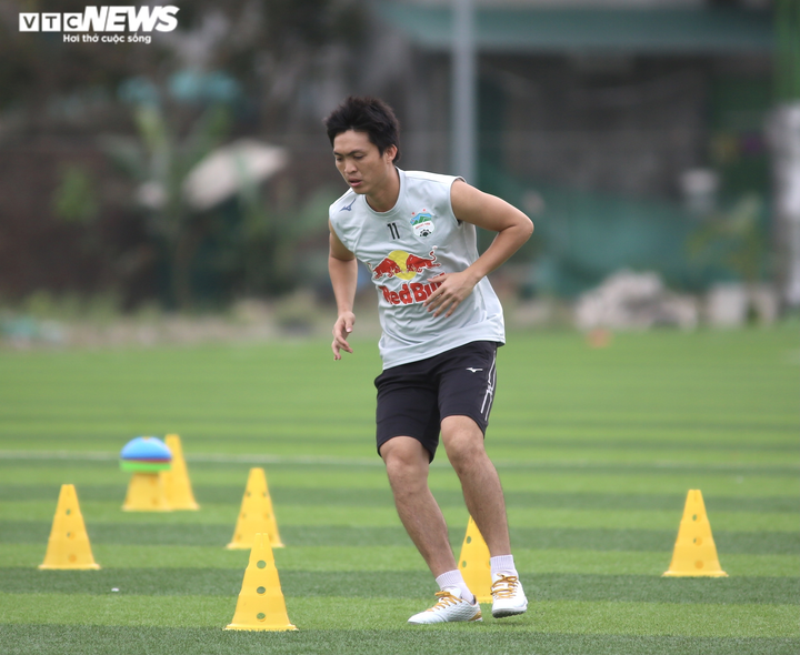 Cổ động viên Hà Tĩnh kéo đến kín sân xem Công Phượng, Văn Toàn tập luyện - 8