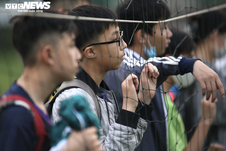 Cổ động viên Hà Tĩnh kéo đến kín sân xem Công Phượng, Văn Toàn tập luyện - 12