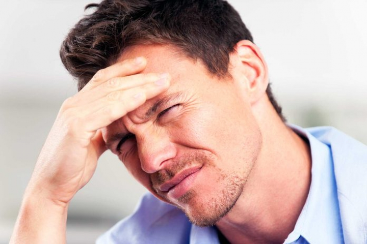 Dụi mắt, dùng tay đỡ mặt - thói quen xấu khiến da bạn xuất hiện nếp nhăn - 2