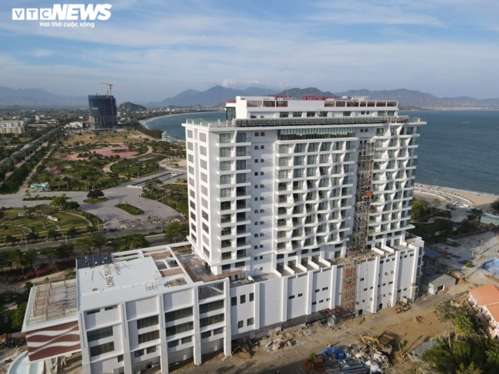 Ảnh: Cả rừng resort phủ kín bãi biển ở Ninh Thuận, người dân mất bãi tắm - 2
