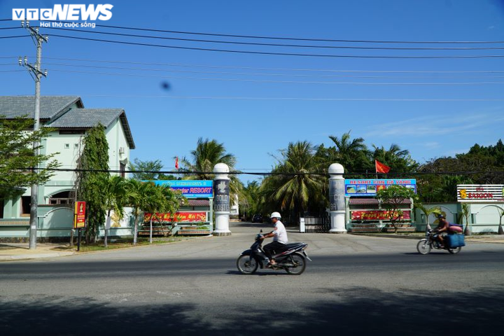 Ảnh: Cả rừng resort phủ kín bãi biển ở Ninh Thuận, người dân mất bãi tắm - 10