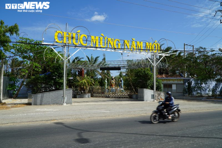 Ảnh: Cả rừng resort phủ kín bãi biển ở Ninh Thuận, người dân mất bãi tắm - 4