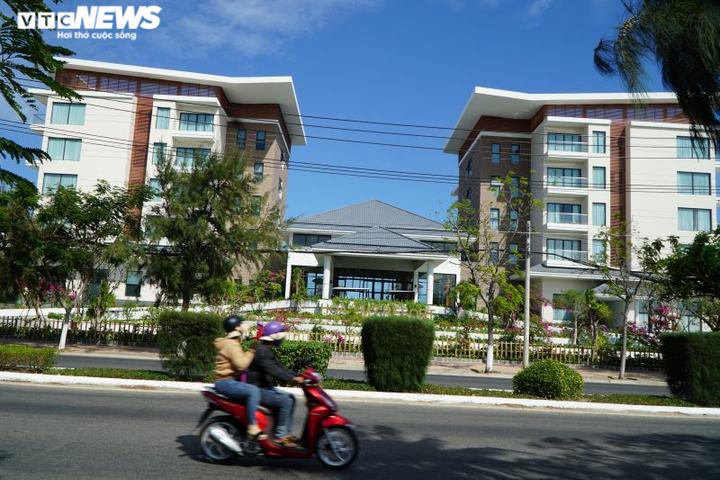 Ảnh: Cả rừng resort phủ kín bãi biển ở Ninh Thuận, người dân mất bãi tắm - 11