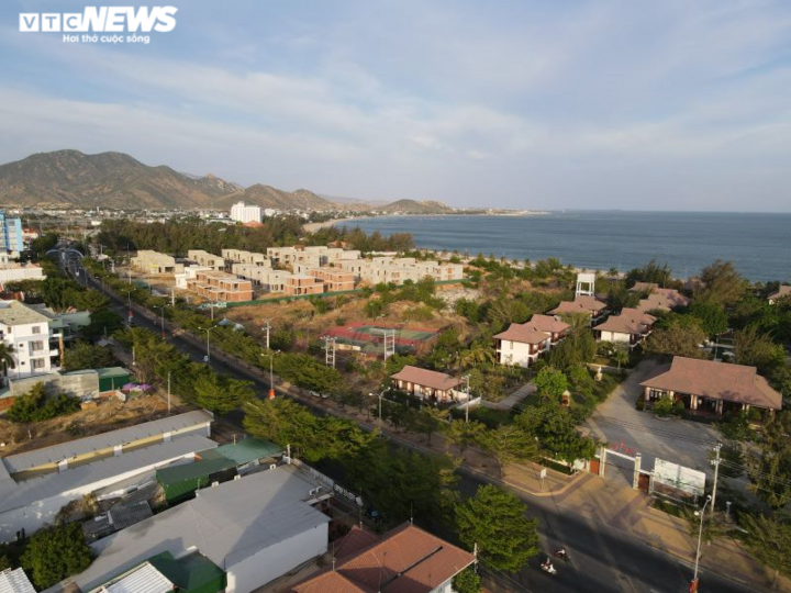 Ảnh: Cả rừng resort phủ kín bãi biển ở Ninh Thuận, người dân mất bãi tắm - 3