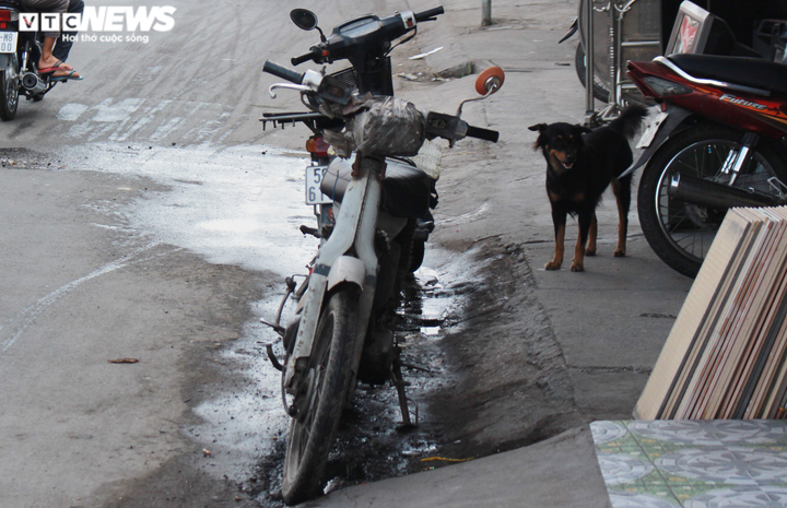 Ảnh: Xe ‘thây ma’ vẫn ngang nhiên tung hoành trên đường phố Sài Gòn - 2