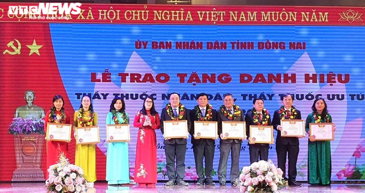 Đồng Nai: Trao danh hiệu Thầy thuốc Nhân dân, Thầy thuốc Ưu tú cho 40 cá nhân - 1