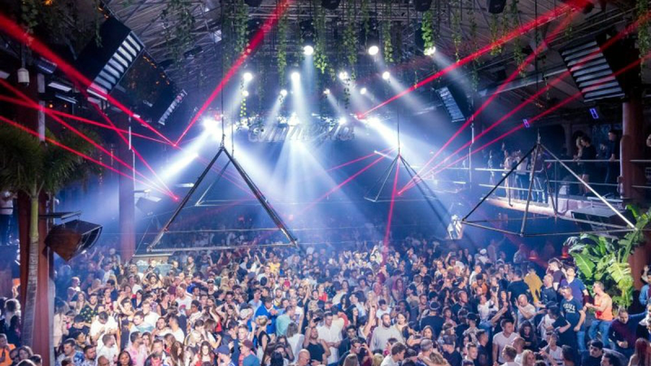 TP.HCM cho phép quán bar, vũ trường, karaoke mở cửa trở lại - 1