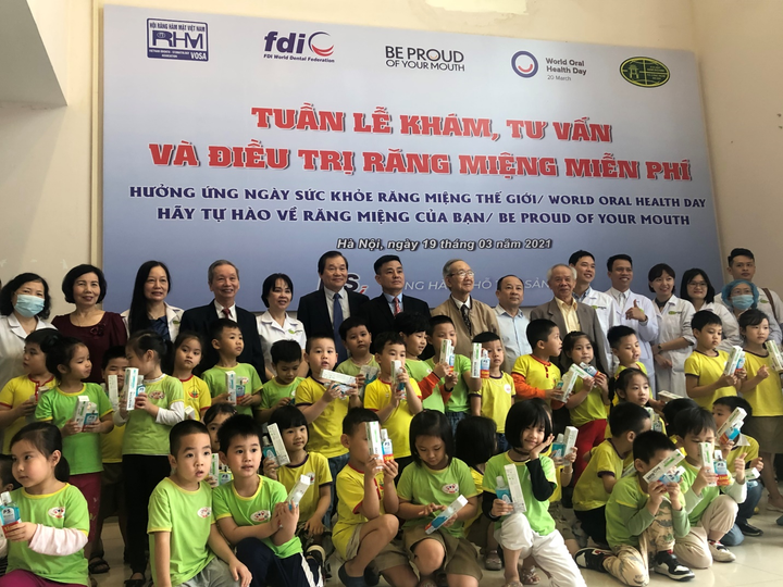 Trường Đại học Kinh doanh và Công nghệ Hà Nội khám miễn phí răng miệng - 2