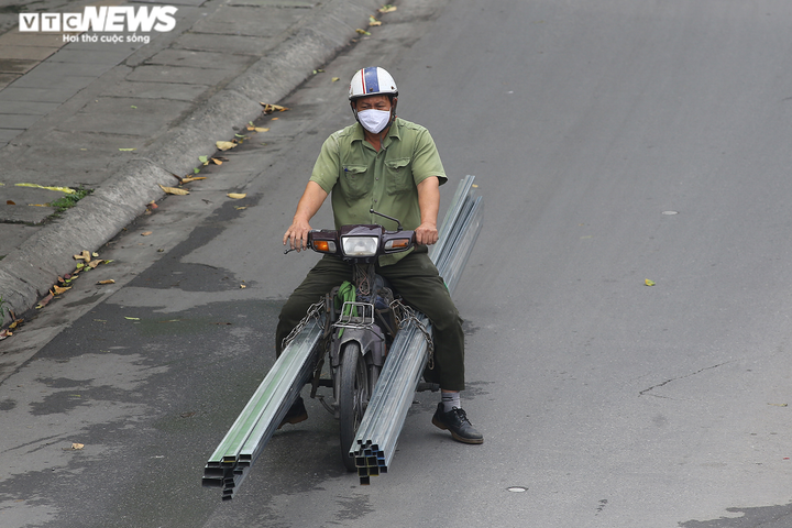 Ảnh: Xe 'thây ma' lộng hành ở Hà Nội đe doạ người dân, ngang nhiên qua mặt CSGT - 18