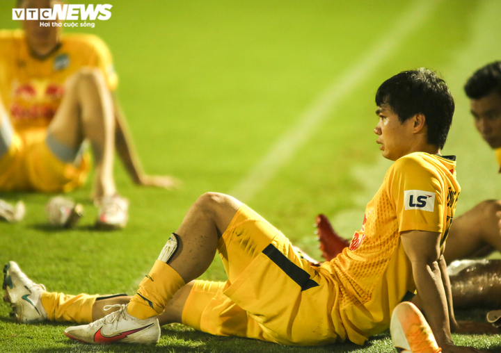 Công Phượng, Văn Toàn bất lực, HAGL không thắng nổi đội cuối bảng - 12