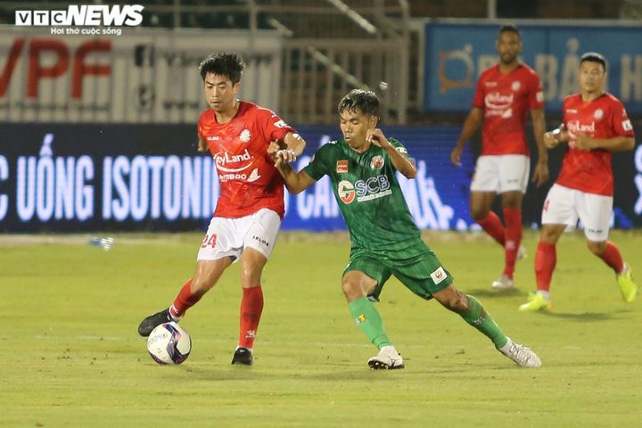 Sút phạt đền khiến HLV không dám nhìn, Lee Nguyễn ăn mừng lạ mắt - 6