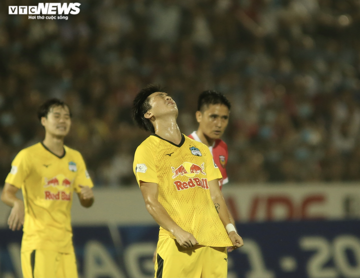 HAGL tấn công bế tắc, vì sao HLV Kiatisak quyết không thay Tuấn Anh? - 2